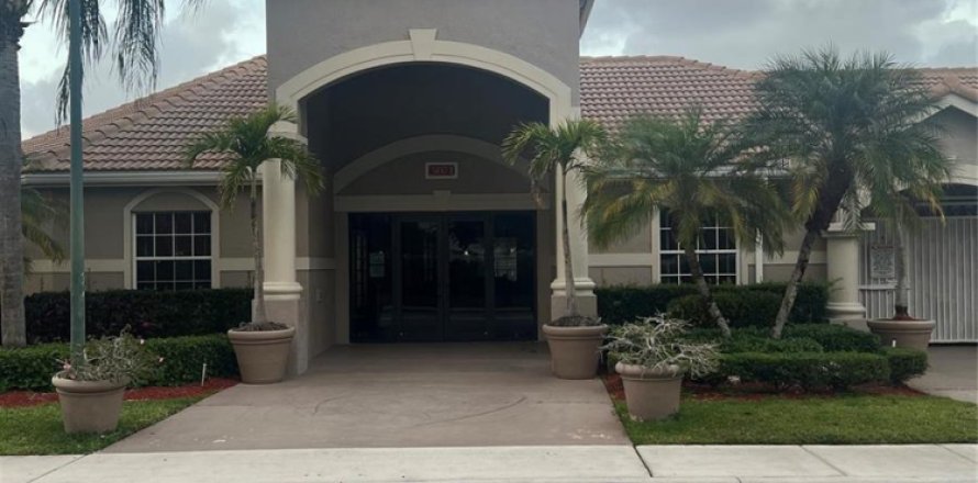 Condo in Coconut Creek, Florida, 2 bedrooms № 2242753