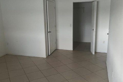 Condo in Coconut Creek, Florida, 2 bedrooms № 2242753 - photo 12