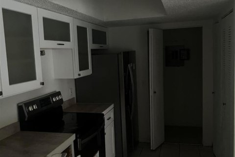 Condo in Coconut Creek, Florida, 2 bedrooms № 2242753 - photo 4