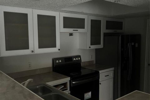 Condo in Coconut Creek, Florida, 2 bedrooms № 2242753 - photo 3