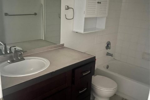 Condo in Coconut Creek, Florida, 2 bedrooms № 2242753 - photo 16