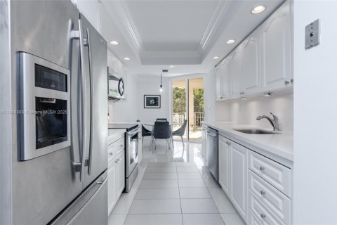 Condo in Miami, Florida, 2 bedrooms  № 1882420 - photo 12
