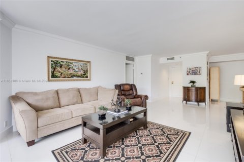 Condo in Miami, Florida, 2 bedrooms  № 1882420 - photo 8