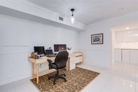 Condo in Miami, Florida, 2 bedrooms  № 1882420 - photo 27