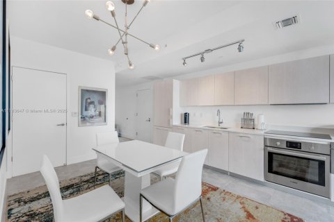 Condominio en alquiler en Miami, Florida, 1 dormitorio, 69.31 m2 № 1633646 - foto 8