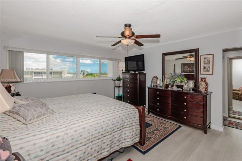 Copropriété à vendre à Hallandale Beach, Floride: 2 chambres, 157.93 m2 № 2385193 - photo 18