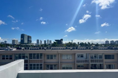 Copropriété à vendre à Hallandale Beach, Floride: 2 chambres, 157.93 m2 № 2385193 - photo 5