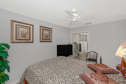 Copropriété à vendre à Hallandale Beach, Floride: 2 chambres, 157.93 m2 № 2385193 - photo 24
