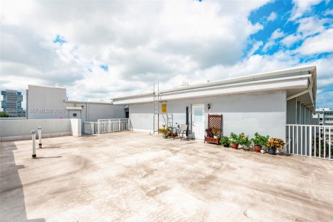 Copropriété à vendre à Hallandale Beach, Floride: 2 chambres, 157.93 m2 № 2385193 - photo 28