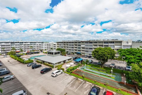 Copropriété à vendre à Hallandale Beach, Floride: 2 chambres, 157.93 m2 № 2385193 - photo 29