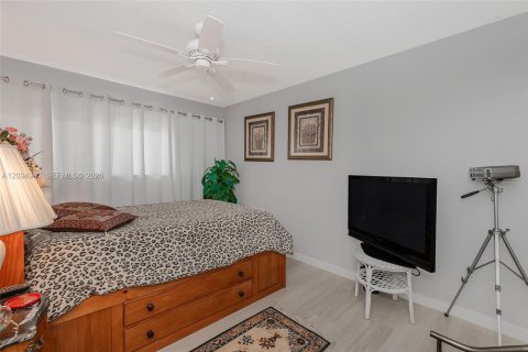 Copropriété à vendre à Hallandale Beach, Floride: 2 chambres, 157.93 m2 № 2385193 - photo 22