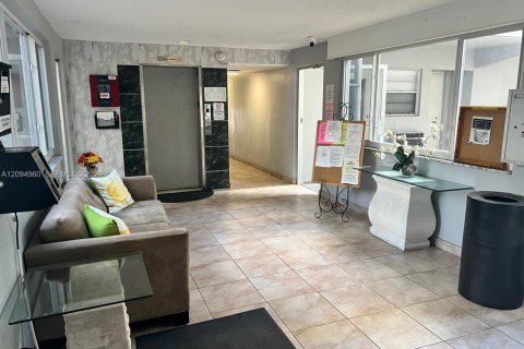 Copropriété à vendre à Hallandale Beach, Floride: 2 chambres, 157.93 m2 № 2385193 - photo 2