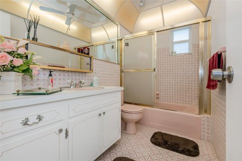 Copropriété à vendre à Hallandale Beach, Floride: 2 chambres, 157.93 m2 № 2385193 - photo 25