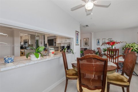Copropriété à vendre à Hallandale Beach, Floride: 2 chambres, 157.93 m2 № 2385193 - photo 9