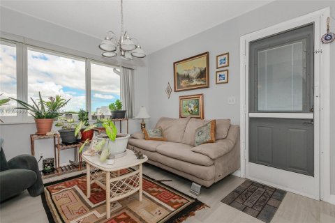 Copropriété à vendre à Hallandale Beach, Floride: 2 chambres, 157.93 m2 № 2385193 - photo 12