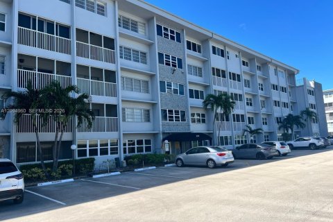 Condo à Hallandale Beach, Floride, 2 chambres  № 2385193