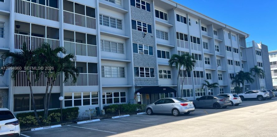 Condo à Hallandale Beach, Floride, 2 chambres  № 2385193