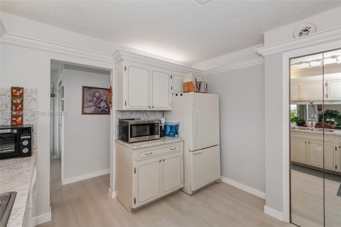 Copropriété à vendre à Hallandale Beach, Floride: 2 chambres, 157.93 m2 № 2385193 - photo 15