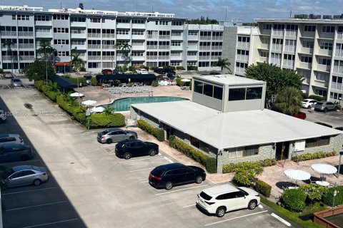 Copropriété à vendre à Hallandale Beach, Floride: 2 chambres, 157.93 m2 № 2385193 - photo 3