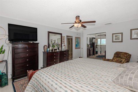 Copropriété à vendre à Hallandale Beach, Floride: 2 chambres, 157.93 m2 № 2385193 - photo 19