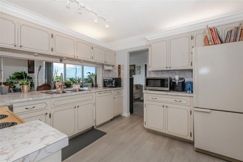 Copropriété à vendre à Hallandale Beach, Floride: 2 chambres, 157.93 m2 № 2385193 - photo 13