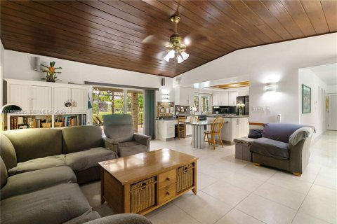 Купить виллу или дом в Пайнкрест, Флорида 4 спальни, 243.03м2, № 2068117 - фото 6