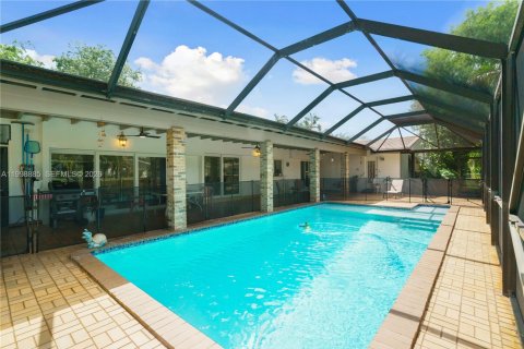 Купить виллу или дом в Пайнкрест, Флорида 4 спальни, 243.03м2, № 2068117 - фото 20
