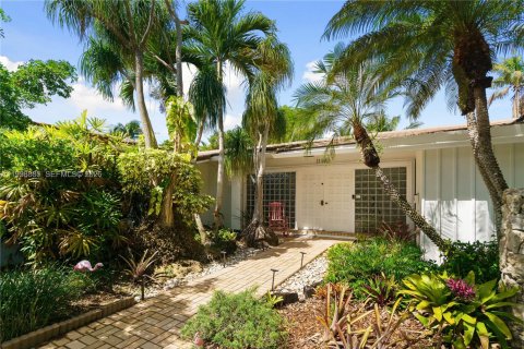 Купить виллу или дом в Пайнкрест, Флорида 4 спальни, 243.03м2, № 2068117 - фото 2