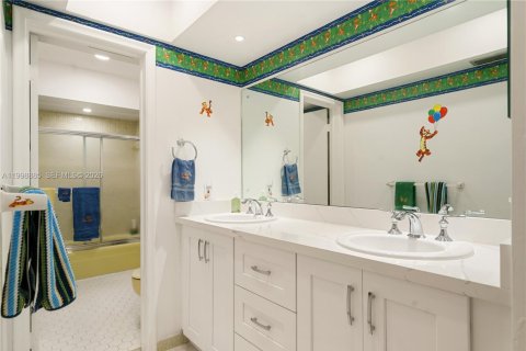 Купить виллу или дом в Пайнкрест, Флорида 4 спальни, 243.03м2, № 2068117 - фото 15