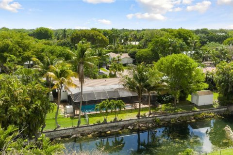 Купить виллу или дом в Пайнкрест, Флорида 4 спальни, 243.03м2, № 2068117 - фото 23