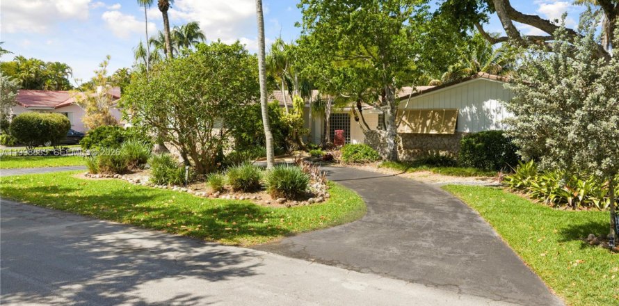 Дом в Пайнкрест, Флорида 4 спальни, 243.03м2 № 2068117