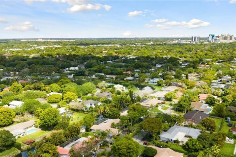 Купить виллу или дом в Пайнкрест, Флорида 4 спальни, 243.03м2, № 2068117 - фото 24