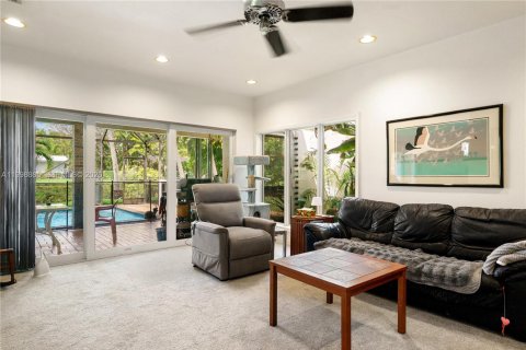 Купить виллу или дом в Пайнкрест, Флорида 4 спальни, 243.03м2, № 2068117 - фото 10