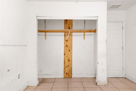 Casa en venta en Miami, Florida, 3 dormitorios, 134.71 m2 № 1955020 - foto 19