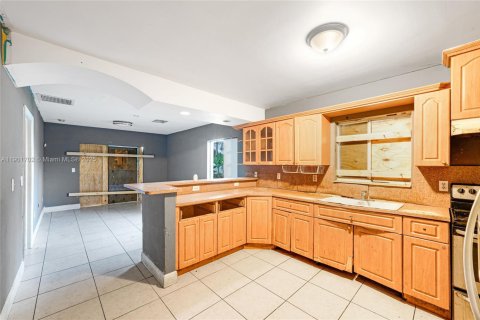 Casa en venta en Miami, Florida, 3 dormitorios, 134.71 m2 № 1955020 - foto 5