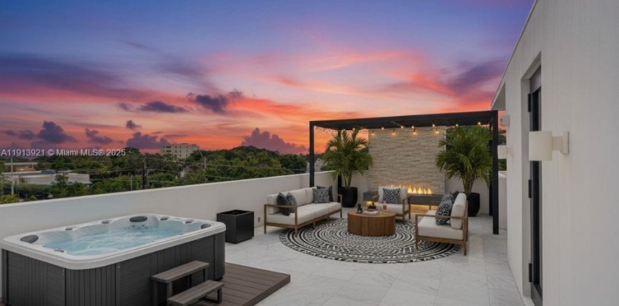 Townhouse in Miami, Florida 3 bedrooms № 1975887