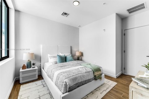 Townhouse in Miami, Florida 3 bedrooms № 1975887 - photo 12