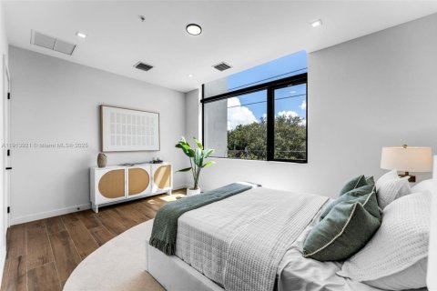 Townhouse in Miami, Florida 3 bedrooms № 1975887 - photo 8