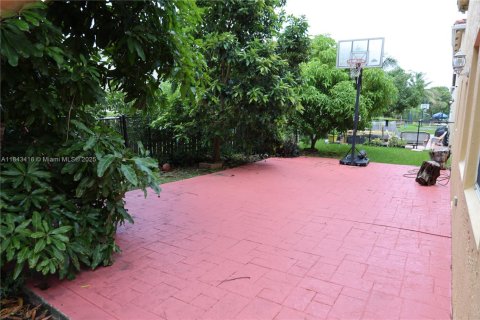 House in Miami Gardens, Florida 6 bedrooms, 313.92 sq.m. № 1836813 - photo 13