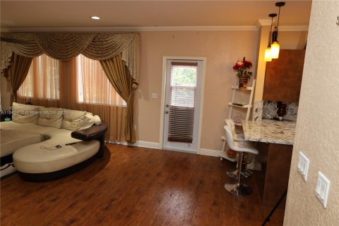House in Miami Gardens, Florida 6 bedrooms, 313.92 sq.m. № 1836813 - photo 3