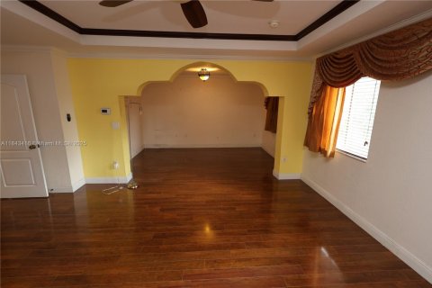 House in Miami Gardens, Florida 6 bedrooms, 313.92 sq.m. № 1836813 - photo 14