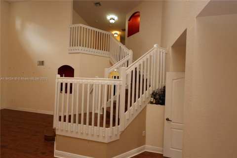 House in Miami Gardens, Florida 6 bedrooms, 313.92 sq.m. № 1836813 - photo 10