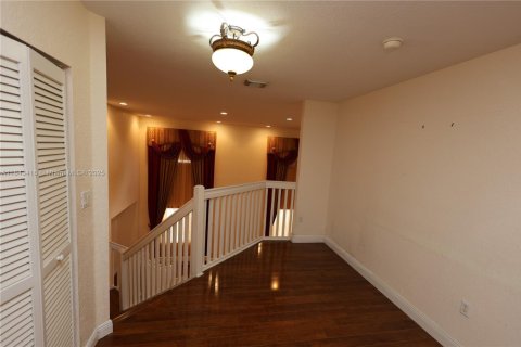 House in Miami Gardens, Florida 6 bedrooms, 313.92 sq.m. № 1836813 - photo 15