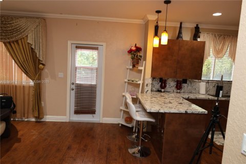 House in Miami Gardens, Florida 6 bedrooms, 313.92 sq.m. № 1836813 - photo 2