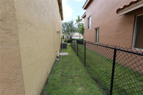 House in Miami Gardens, Florida 6 bedrooms, 313.92 sq.m. № 1836813 - photo 20