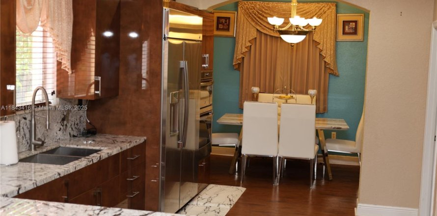 House in Miami Gardens, Florida 6 bedrooms, 313.92 sq.m. № 1836813