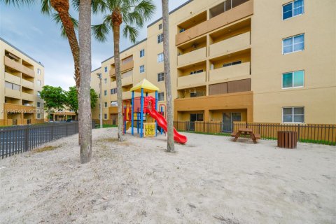 Copropriété à vendre à Miami, Floride: 2 chambres, 104.98 m2 № 2248163 - photo 21