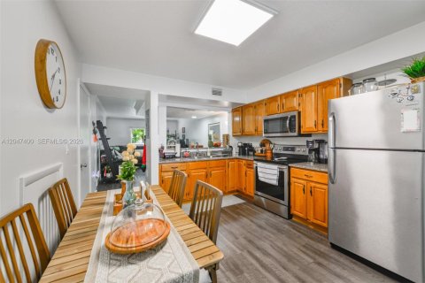 Copropriété à vendre à Miami, Floride: 2 chambres, 104.98 m2 № 2248163 - photo 4