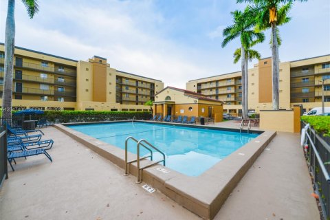 Copropriété à vendre à Miami, Floride: 2 chambres, 104.98 m2 № 2248163 - photo 2