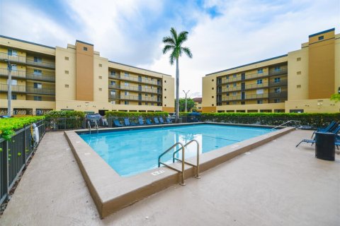 Copropriété à vendre à Miami, Floride: 2 chambres, 104.98 m2 № 2248163 - photo 23
